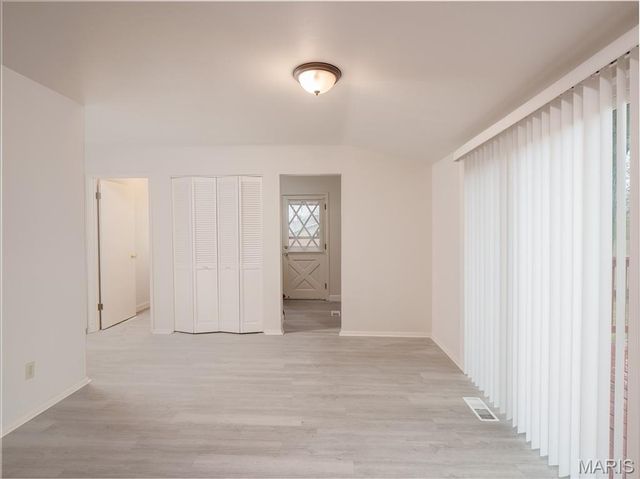 10636 Roanna Lane, St Louis, MO 63128