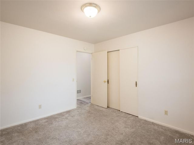 10636 Roanna Lane, St Louis, MO 63128