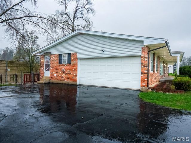 10636 Roanna Lane, St Louis, MO 63128