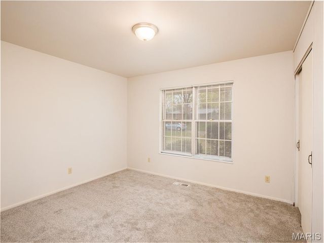 10636 Roanna Lane, St Louis, MO 63128