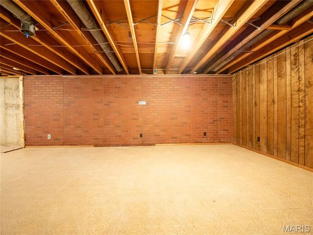 10636 Roanna Lane, St Louis, MO 63128