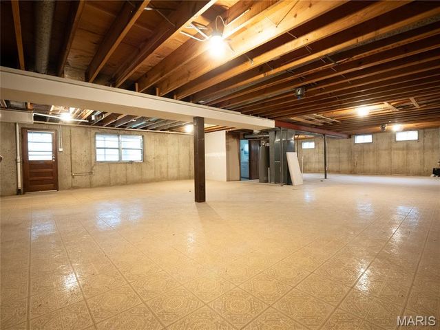 10636 Roanna Lane, St Louis, MO 63128