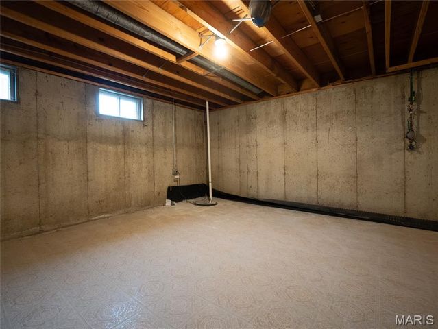 10636 Roanna Lane, St Louis, MO 63128