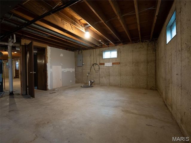 10636 Roanna Lane, St Louis, MO 63128