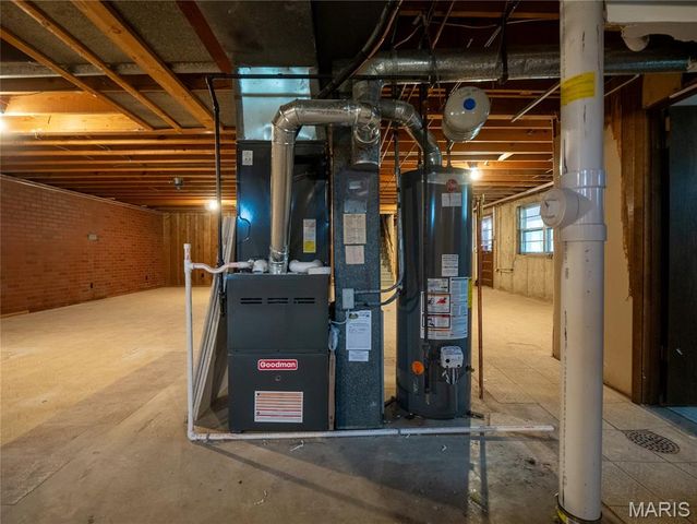 10636 Roanna Lane, St Louis, MO 63128