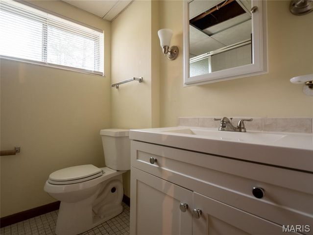 10636 Roanna Lane, St Louis, MO 63128