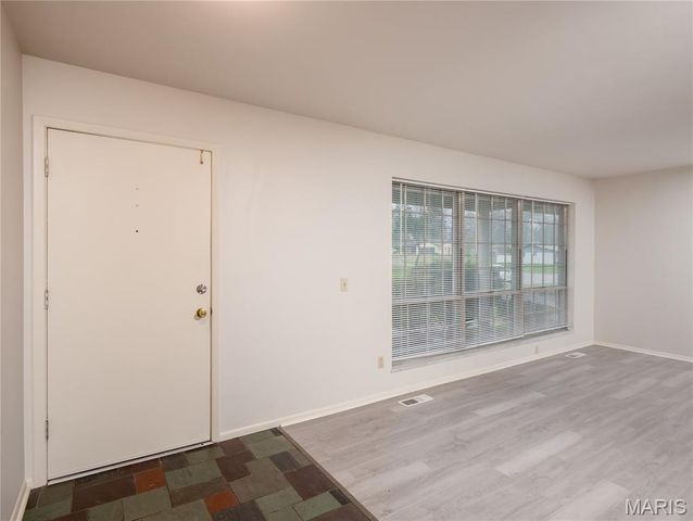 10636 Roanna Lane, St Louis, MO 63128