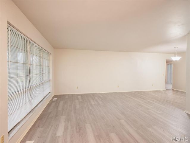 10636 Roanna Lane, St Louis, MO 63128