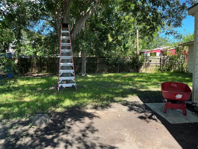508 Honeysuckle Drive, La Marque, TX 77568
