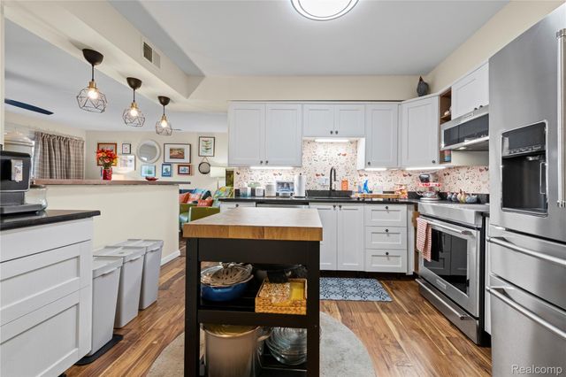 8309 Colony Drive, Grosse Ile Township, MI 48138