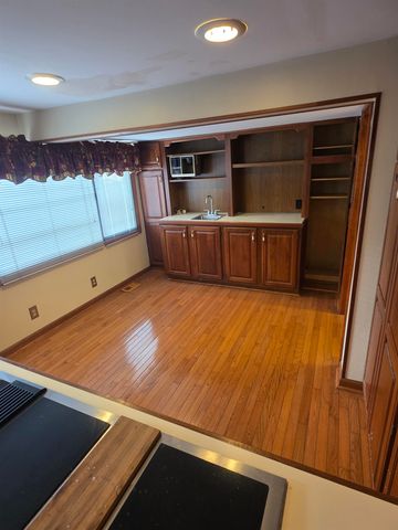 2909 6th Avenue, Huntington, WV 25702