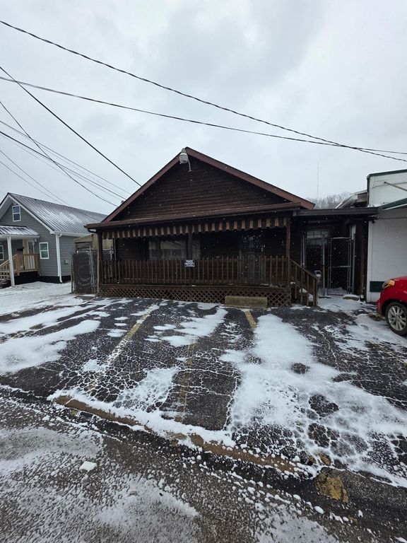 2909 6th Avenue, Huntington, WV 25702