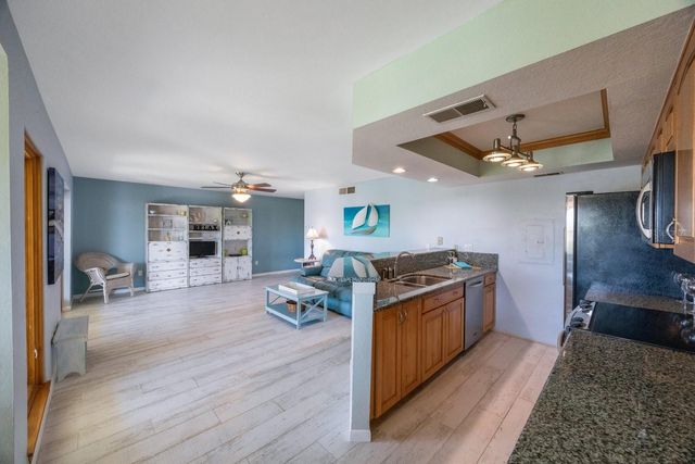 1125 PINELLAS BAYWAY S 305, St Petersburg, FL 33715