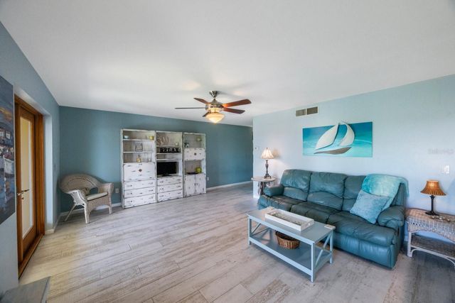 1125 PINELLAS BAYWAY S 305, St Petersburg, FL 33715