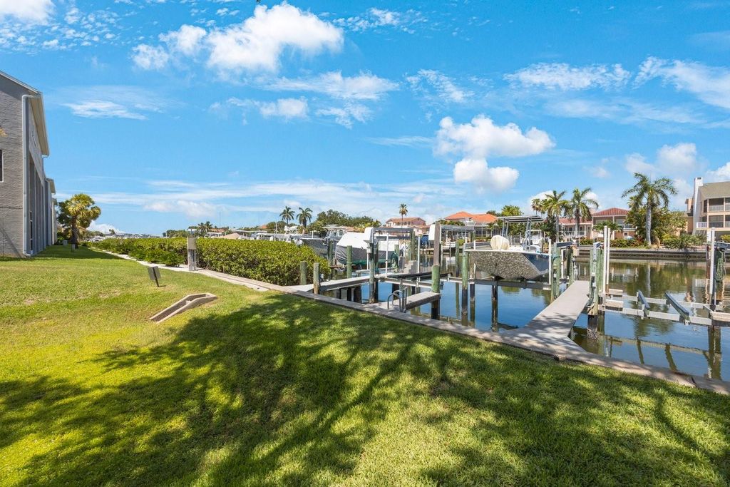 1125 PINELLAS BAYWAY S 305, St Petersburg, FL 33715