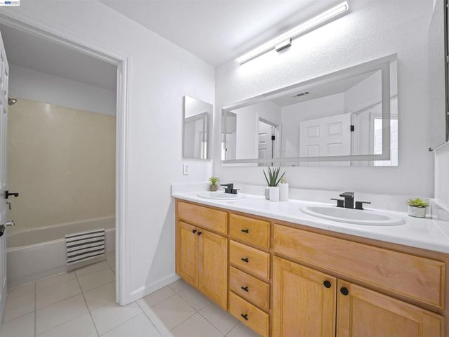 215 Olive Hill Dr, San Jose, CA 95125