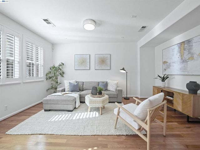 215 Olive Hill Dr, San Jose, CA 95125