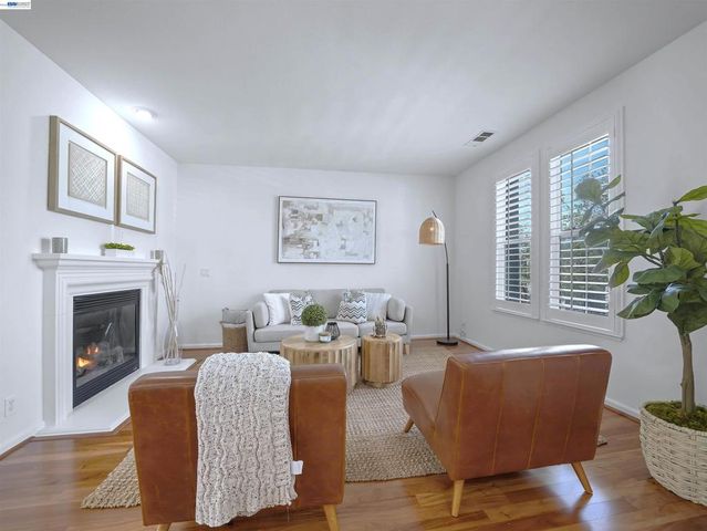 215 Olive Hill Dr, San Jose, CA 95125