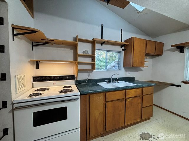 20 NE Saber Drive, Belfair, WA 98528