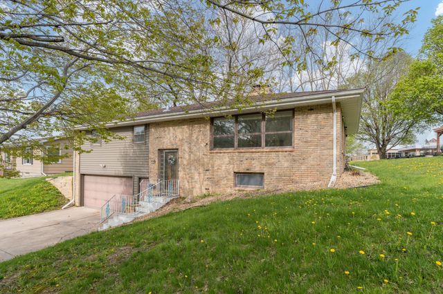 110 S Belmont Drive, Mankato, MN 56001