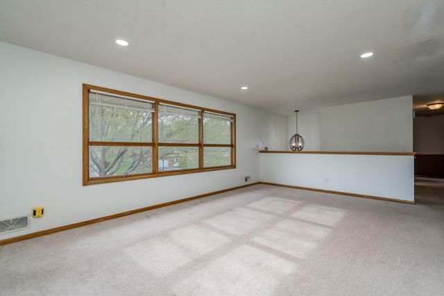 110 S Belmont Drive, Mankato, MN 56001