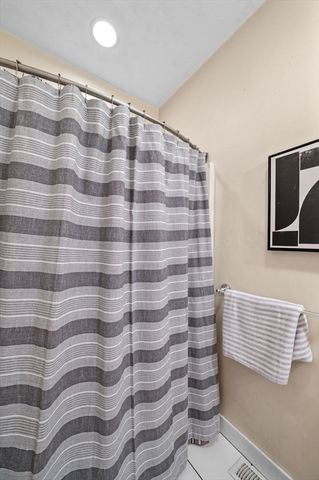 1 Bridle Path Rd, Lynn, MA 01904
