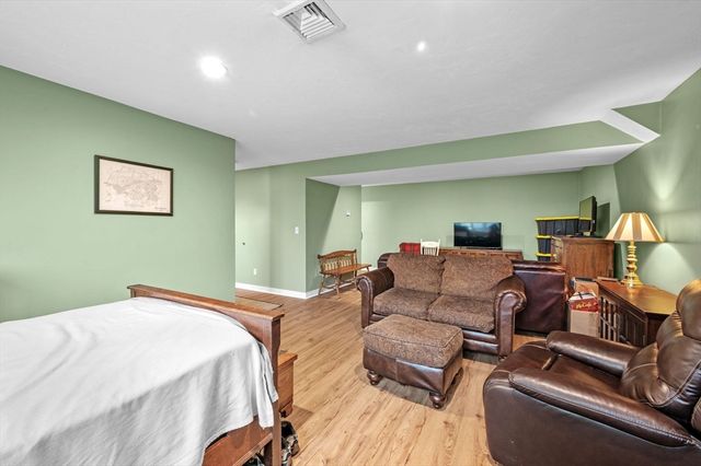 1 Bridle Path Rd, Lynn, MA 01904