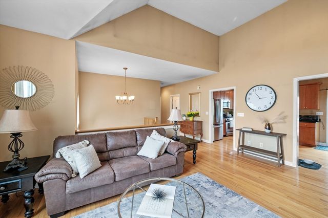 1 Bridle Path Rd, Lynn, MA 01904