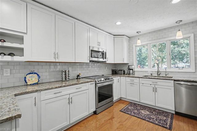 855 Lancaster LN, Newport News, VA 23602
