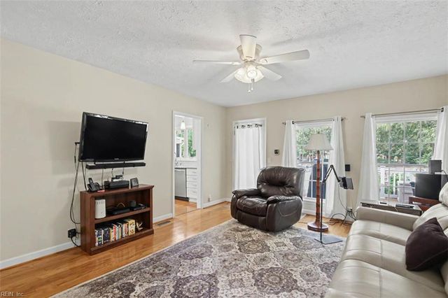 855 Lancaster LN, Newport News, VA 23602