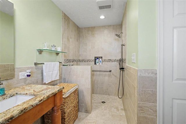 855 Lancaster LN, Newport News, VA 23602