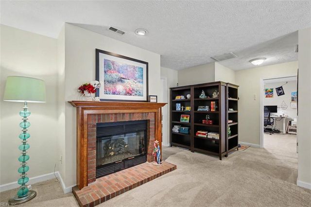 855 Lancaster LN, Newport News, VA 23602