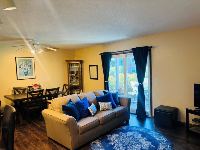 6313 Alderwood Bay D, Woodbury, MN 55125