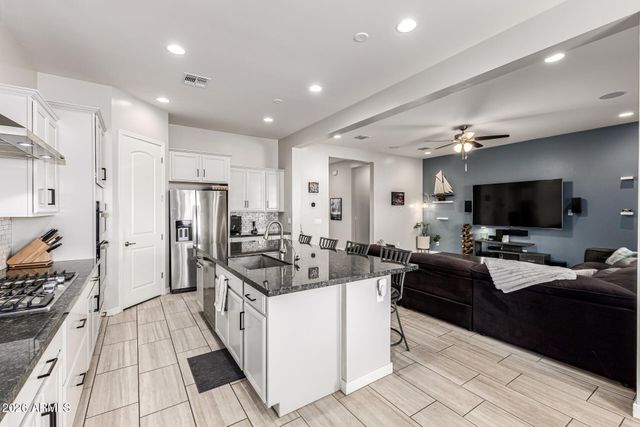 10836 W LUKE Avenue, Phoenix, AZ 85037