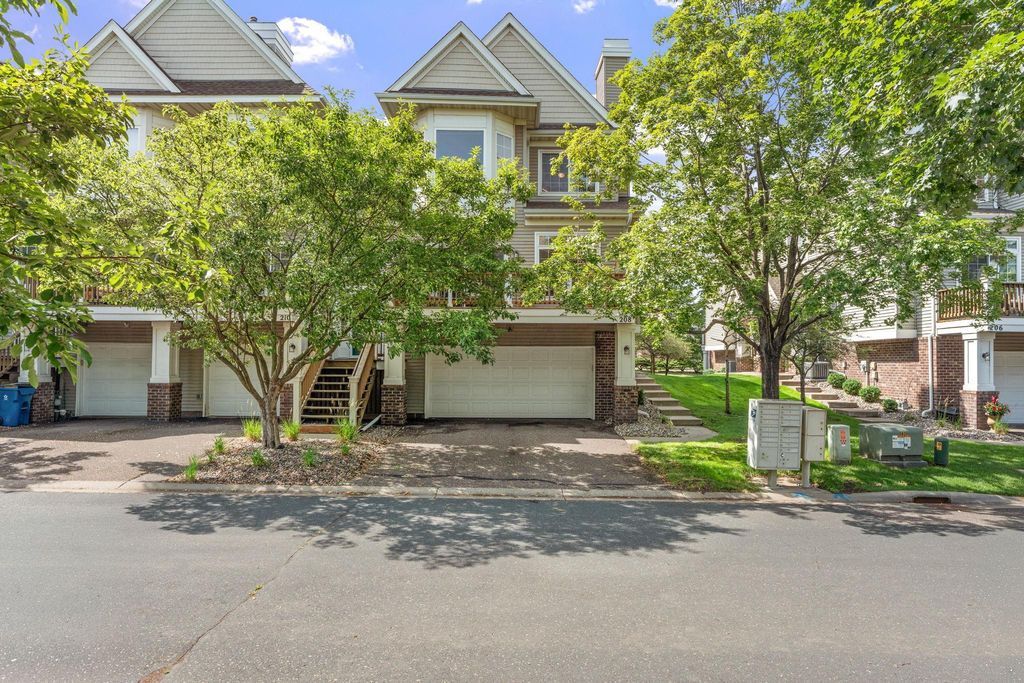 208 Christenson Way NE, Fridley, MN 55432 — photo 3
