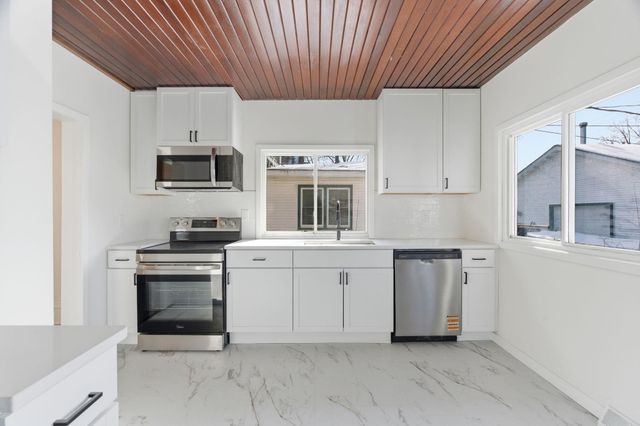 3820 30th Avenue S, Minneapolis, MN 55406