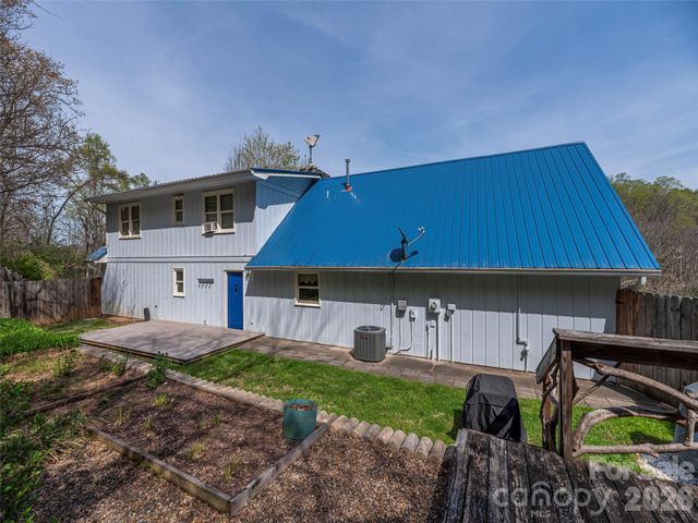444 Martin Branch Road, Leicester, NC 28748