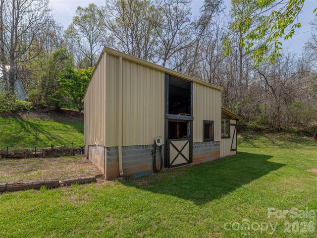 444 Martin Branch Road, Leicester, NC 28748