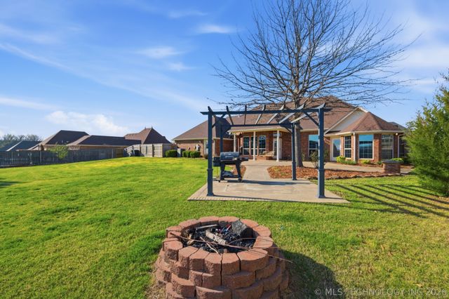 1459 Manor Court, Fort Gibson, OK 74434