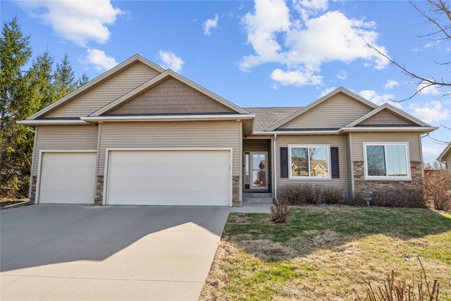 5075 Andrews Place, Pleasant Hill, IA 50327
