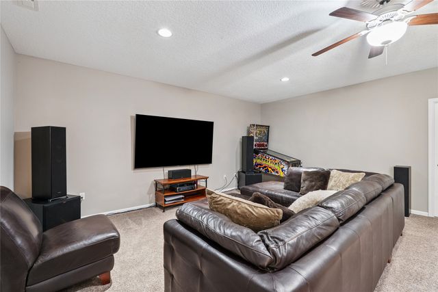 5075 Andrews Place, Pleasant Hill, IA 50327