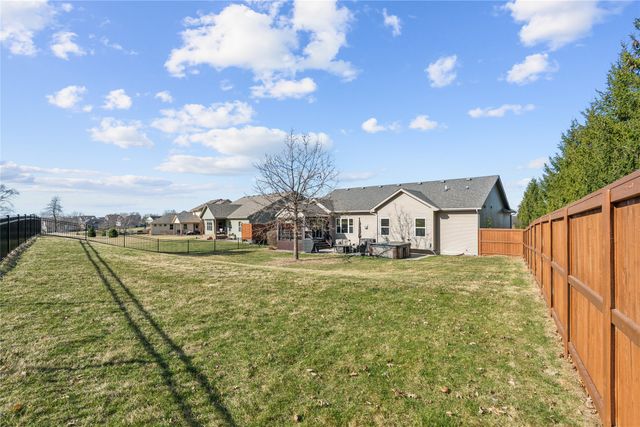 5075 Andrews Place, Pleasant Hill, IA 50327