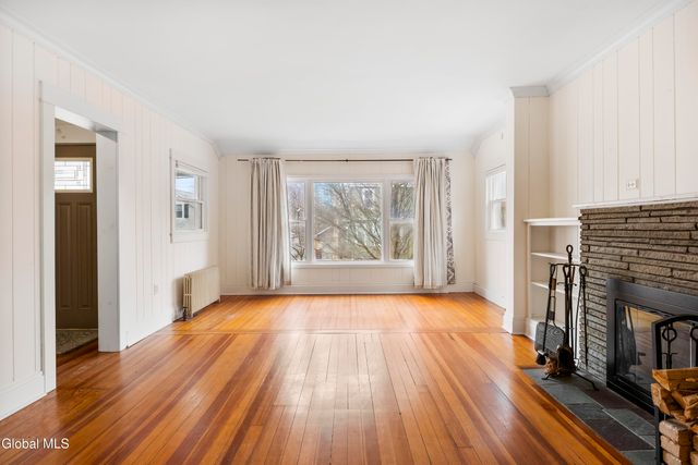 11 Cornelius Avenue, Niskayuna, NY 12309