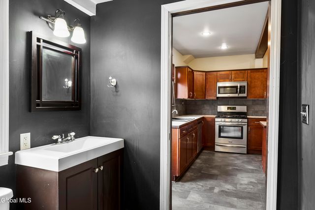 11 Cornelius Avenue, Niskayuna, NY 12309