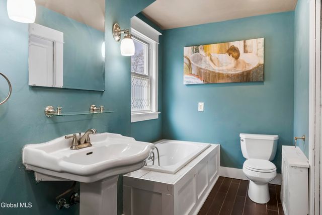 11 Cornelius Avenue, Niskayuna, NY 12309