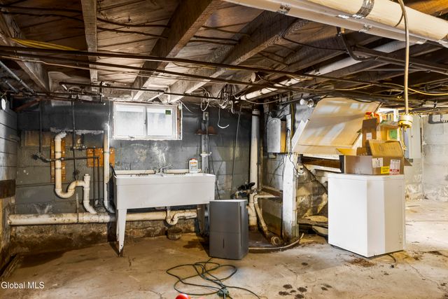 11 Cornelius Avenue, Niskayuna, NY 12309