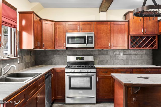 11 Cornelius Avenue, Niskayuna, NY 12309