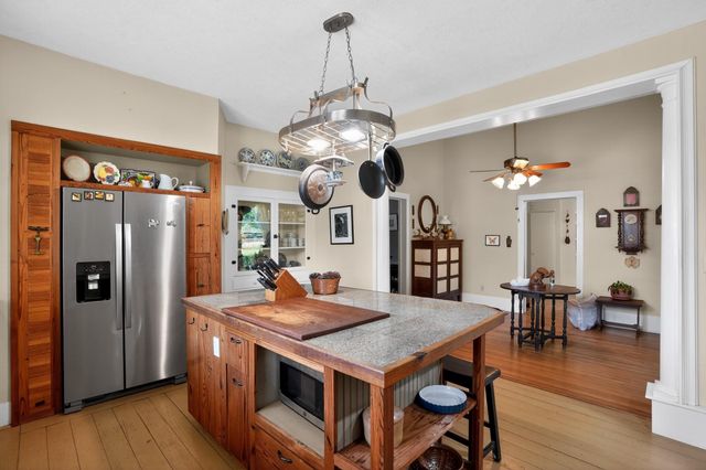 106 E Valverde Street, Brenham, TX 77833