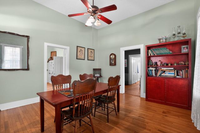106 E Valverde Street, Brenham, TX 77833