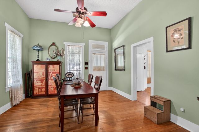 106 E Valverde Street, Brenham, TX 77833